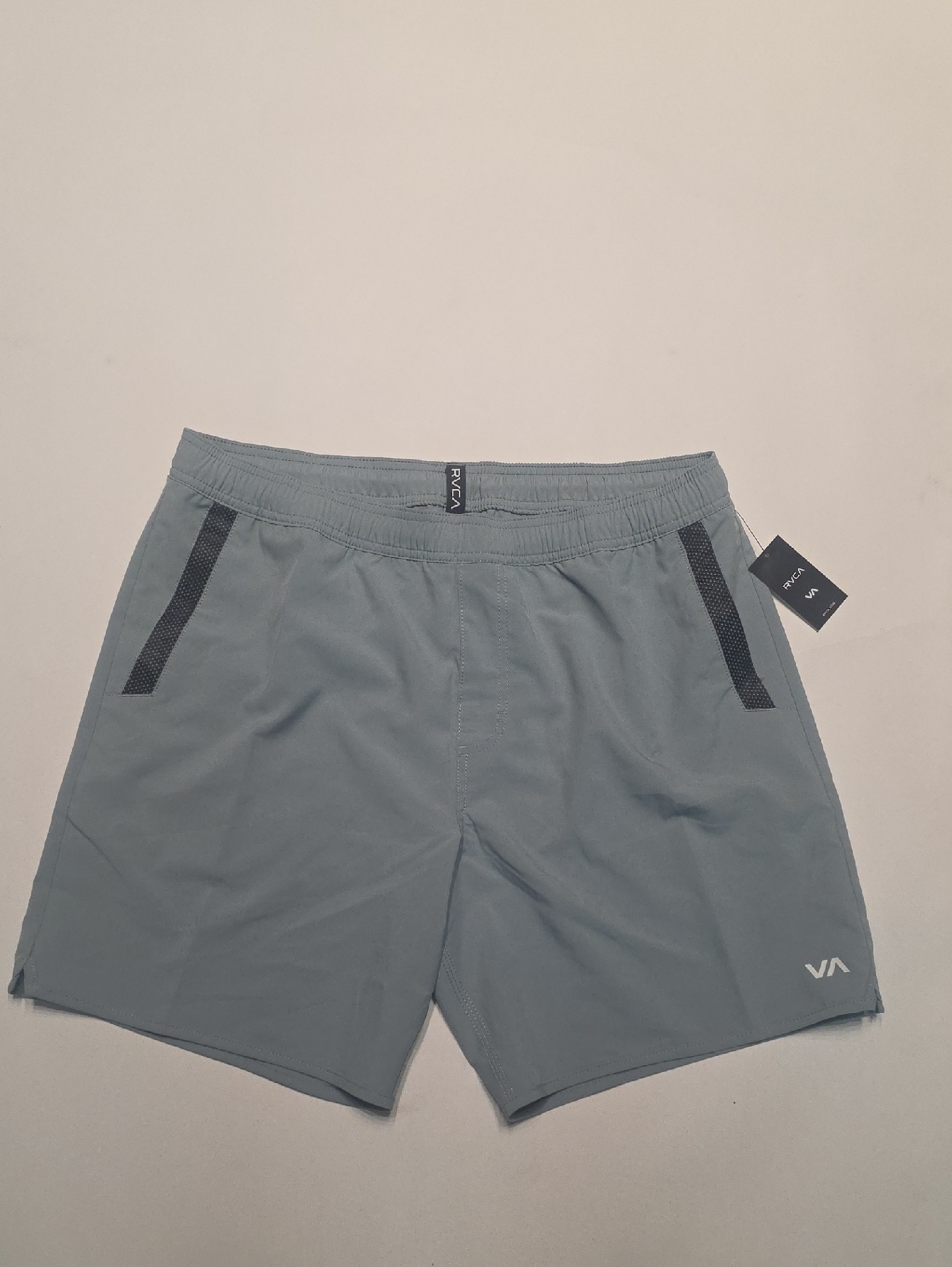 Nwt Men's Rvca Sport Kevin (Eu) Elastic Waist Hybrid 17" Shorts. Color Sage Leaf